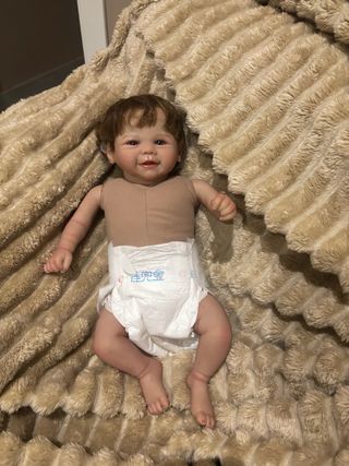 Bambola reborn realistica con biberon e ciuccio