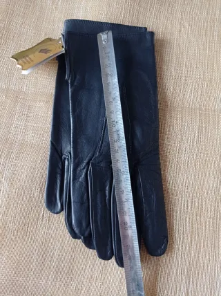 Guantes de piel negros