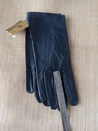 Guantes de piel negros