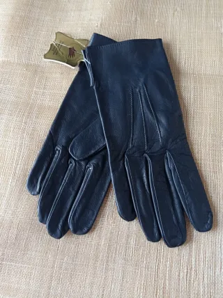 Guantes de piel negros