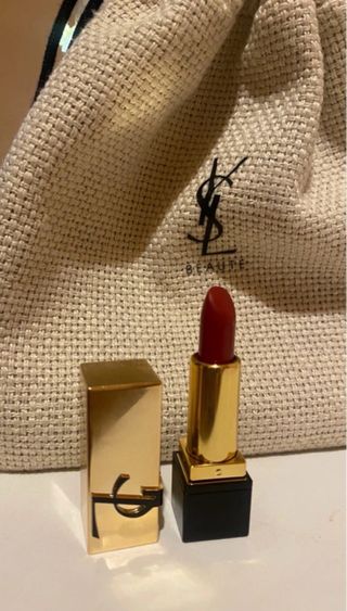 Neceser YSL con pintalabios