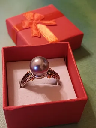 Anello con perla grigia e argento