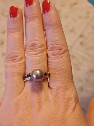 Anello con perla grigia e argento
