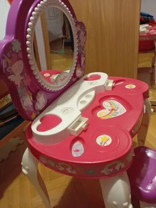 Tocador infantil con espejo y taburete