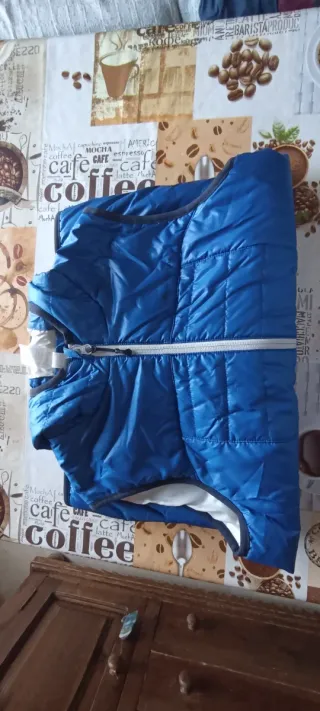 Anorak blu per escursionismo