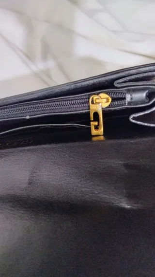 Borsa Gucci nera tracolla oro di tendenza