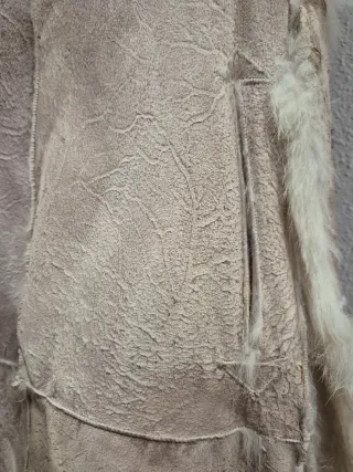 Abrigo de pelo crema con cinturón