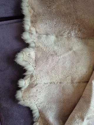 Abrigo de pelo crema con cinturón