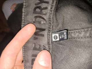 Pantalones vaqueros grises