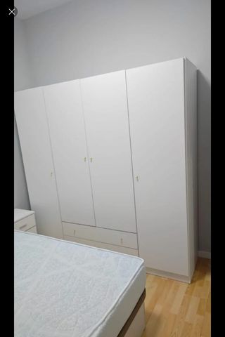 Armario blanco de madera