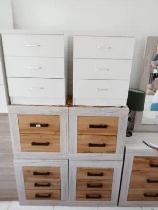 Mesita de noche madera y blanco