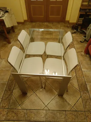 Mesa Stua Deneb y 4 Sillas Stua Gas