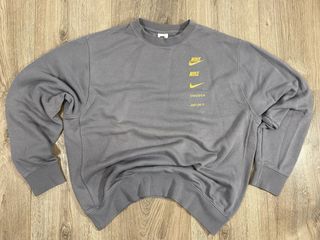 Sudadera Nike Gris Multilogo Dorado