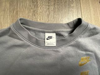 Sudadera Nike Gris Multilogo Dorado