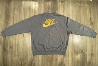 Sudadera Nike Gris Multilogo Dorado