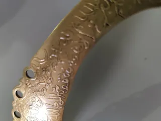 Strumento rituale indonesiano in legno intagliato