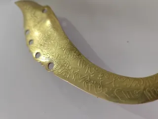 Strumento rituale indonesiano in legno intagliato