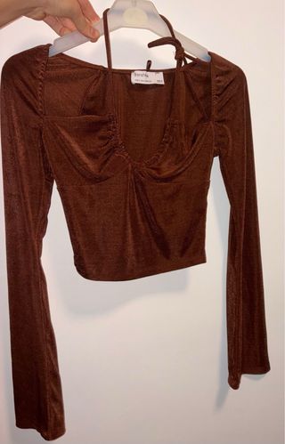 Top marrón de manga larga acampanada
