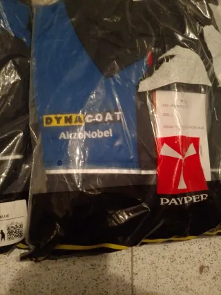 Monos de trabajo Dynacoat sin abrir en su bolsa