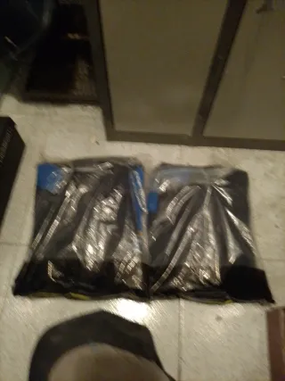 Monos de trabajo Dynacoat sin abrir en su bolsa