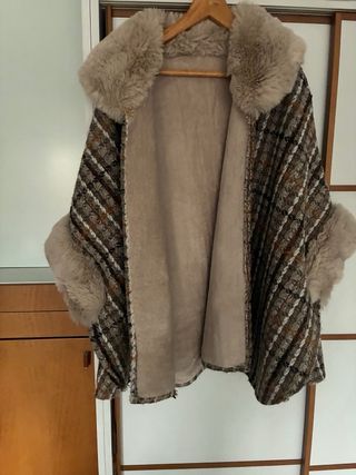 Capa forrada cuadros beige y marrón