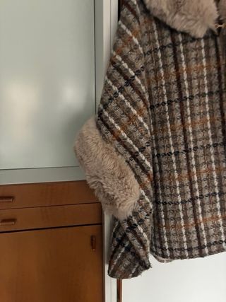 Capa forrada cuadros beige y marrón