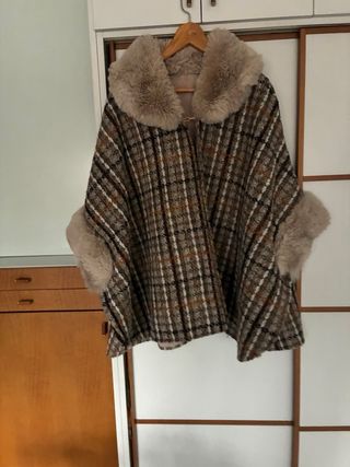 Capa forrada cuadros beige y marrón