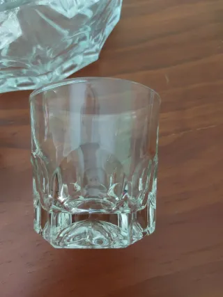 Juego de 6 vasos de cristal tallado y recipiente