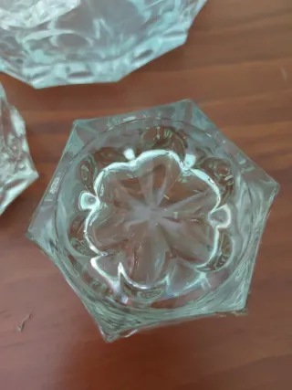 Juego de 6 vasos de cristal tallado y recipiente