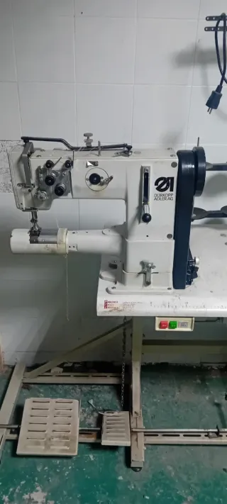 Máquina de coser industrial