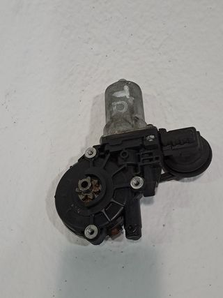 MOTOR ELEVALUNAS TRASERO DERECHO TOYOTA PRIUS (NHW20)