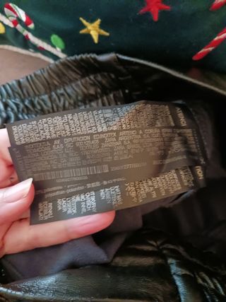 Pantalón polipiel edición especial para Zara