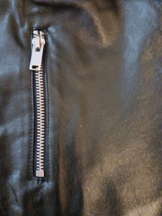 Pantalón polipiel edición especial para Zara