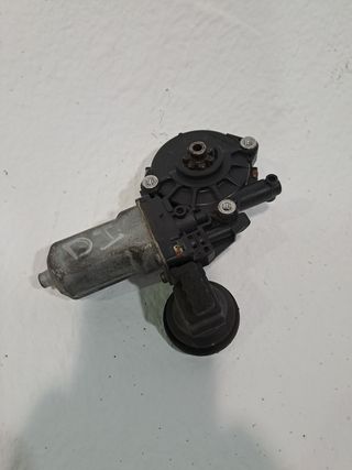 MOTOR ELEVALUNAS DELANTERO IZQUIERDO TOYOTA PRIUS (NHW20)