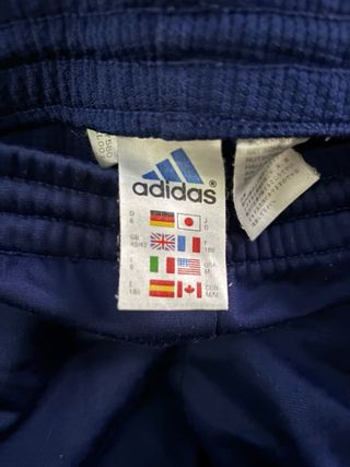 Pantalón Adidas azul y rojo