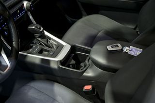 Toyota Rav4   2.5l 220H Business