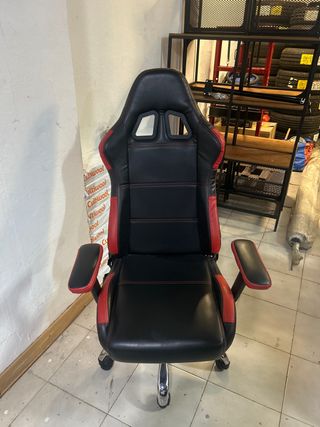 Silla de oficina ergonómica negra y roja