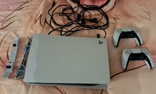 Sony PlayStation 5 con accessori