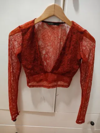 Camisa Crop Top Encaje Pull&Bear Roja XS
