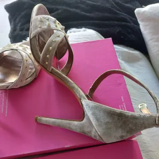 Zapatos de tacón MASCARÓ beige y oro