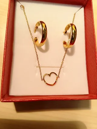 Conjunto Aros y pulsera Corazón Dorados