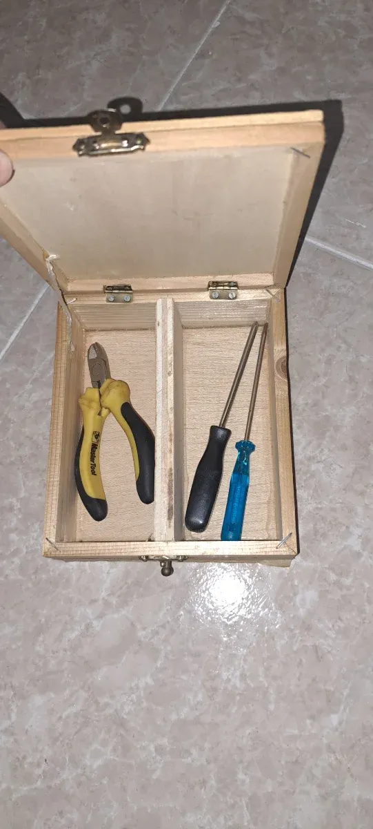 Conjunto de ferramentas para crianças (feito à mão)