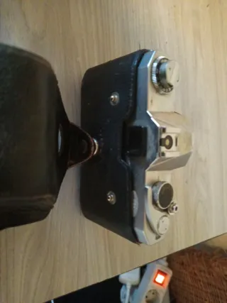 Cámara Yashica Plata y Negra