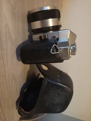 Cámara Yashica Plata y Negra