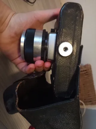 Cámara Yashica Plata y Negra