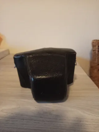 Cámara Yashica Plata y Negra