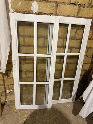 Ventanas correderas con palillería blancas