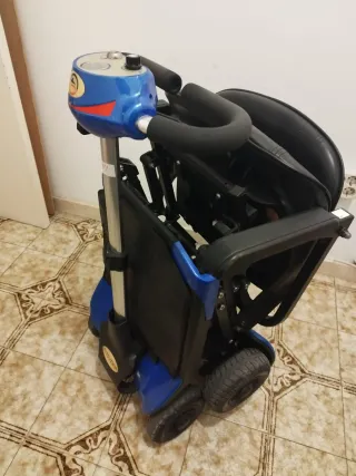 Scooter eléctrico plegable azul