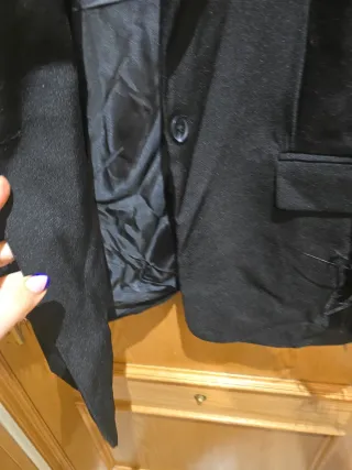 Blazer negro con plumas