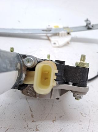 ELEVALUNAS DELANTERO DERECHO KIA STONIC (3)